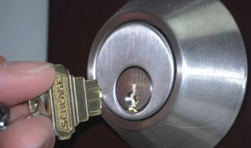 Royal Locksmith Store Hampton, VA 757-866-1071 - key-broke-in-lock